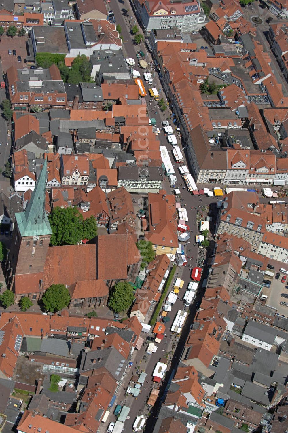 Uelzen from above - Das Stadtzentrum von Uelzen mit dem Wochenmarkt Vitalmarkt . The center of Uelzen and the weekly market caled vital market.