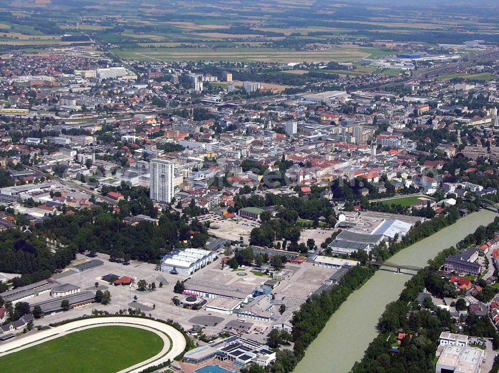 Aerial photograph Wels (Österreich) - Blick auf das Stadtzentrum von Wels und die Traun in Österreich