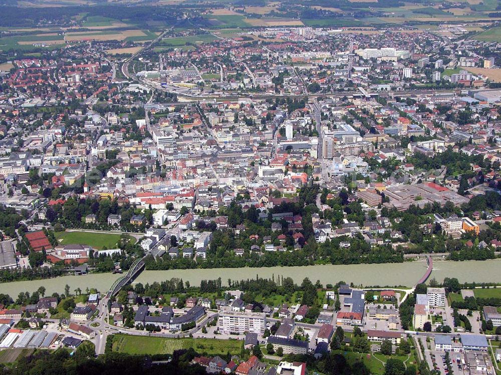Aerial photograph Wels (Österreich) - Blick auf das Stadtzentrum von Wels und die Traun in Österreich