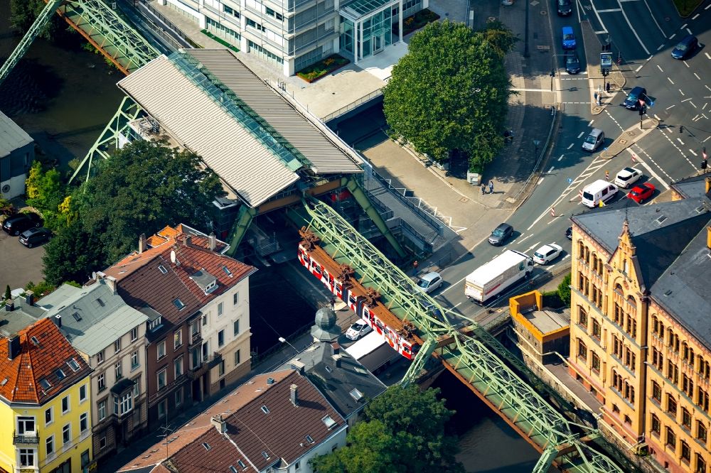Wuppertal from the bird's eye view: Steel construction of the Wuppertaler cable railway above the river Wupper in Wuppertal in the state North Rhine-Westphalia