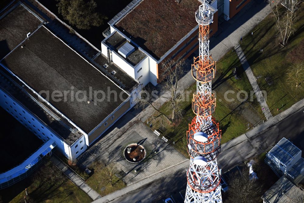 München from the bird's eye view: Steel mast funkturm and transmission system as basic network transmitter of BR Bayerischer Rundfunk in the district Freimann in Munich in the state Bavaria, Germany
