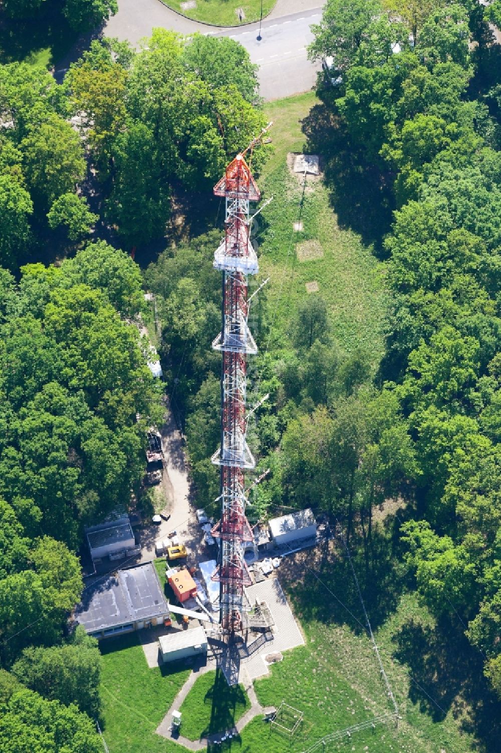 Aerial photograph Jülich - Steel mast funkturm and transmission system as basic network transmitter in Juelich in the state North Rhine-Westphalia, Germany