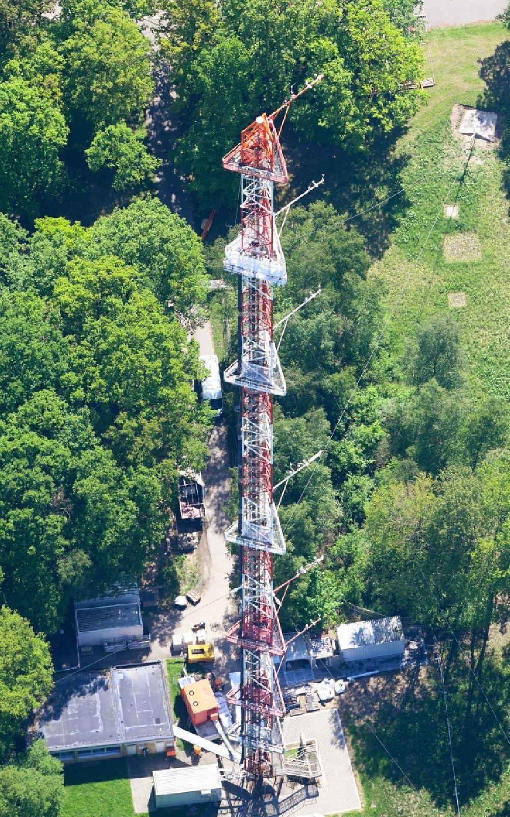 Jülich from the bird's eye view: Steel mast funkturm and transmission system as basic network transmitter in Juelich in the state North Rhine-Westphalia, Germany