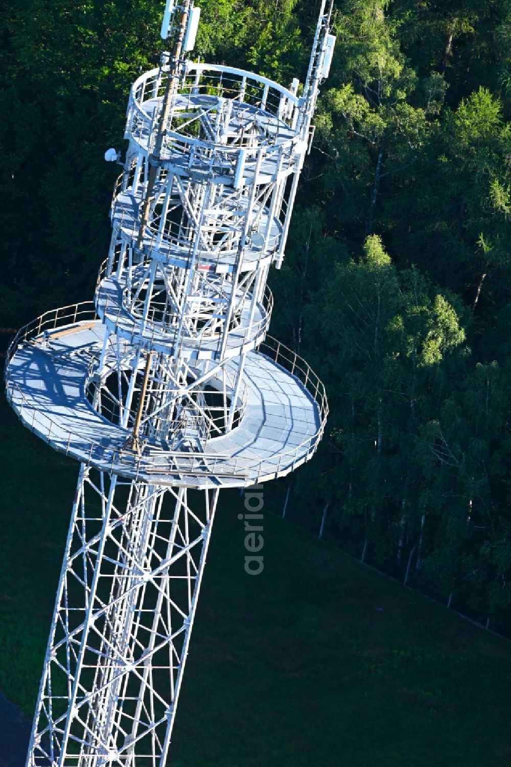 Aerial image Rochlitz - Steel mast funkturm and transmission system as basic network transmitter on Rochlitzer Berg in Rochlitz in the state Saxony, Germany