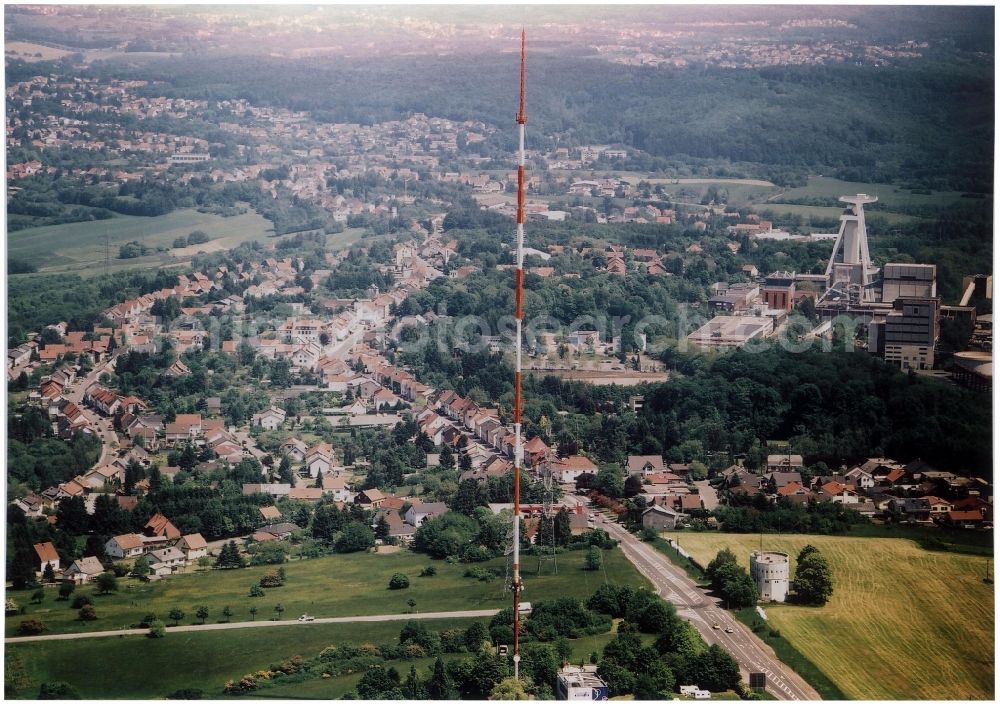Göttelborn from the bird's eye view: Steel mast funkturm and transmission system as basic network transmitter in Goettelborn in the state Saarland