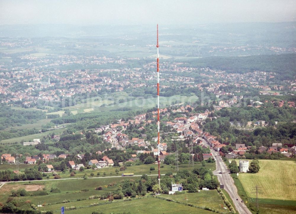 Aerial photograph Göttelborn - Steel mast funkturm and transmission system as basic network transmitter in Goettelborn in the state Saarland