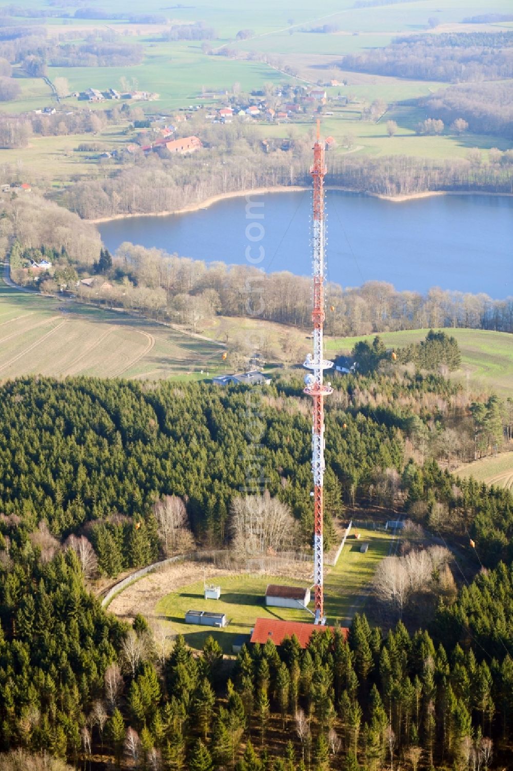 Leizen from above - Steel mast funkturm and transmission system as basic network transmitter Sender Roebel-Woldzegarten in Leizen in the state Mecklenburg - Western Pomerania, Germany
