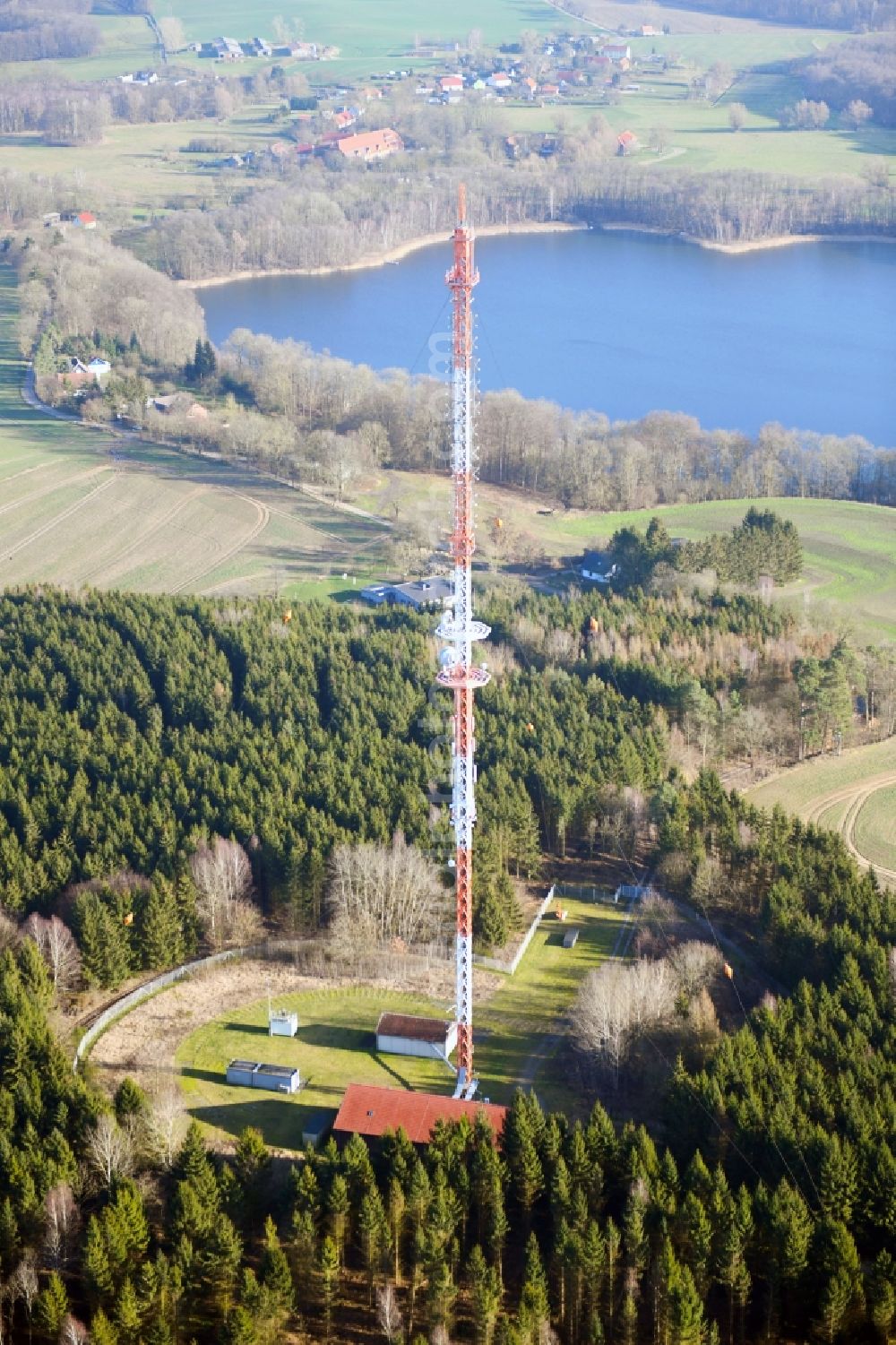 Leizen from the bird's eye view: Steel mast funkturm and transmission system as basic network transmitter Sender Roebel-Woldzegarten in Leizen in the state Mecklenburg - Western Pomerania, Germany