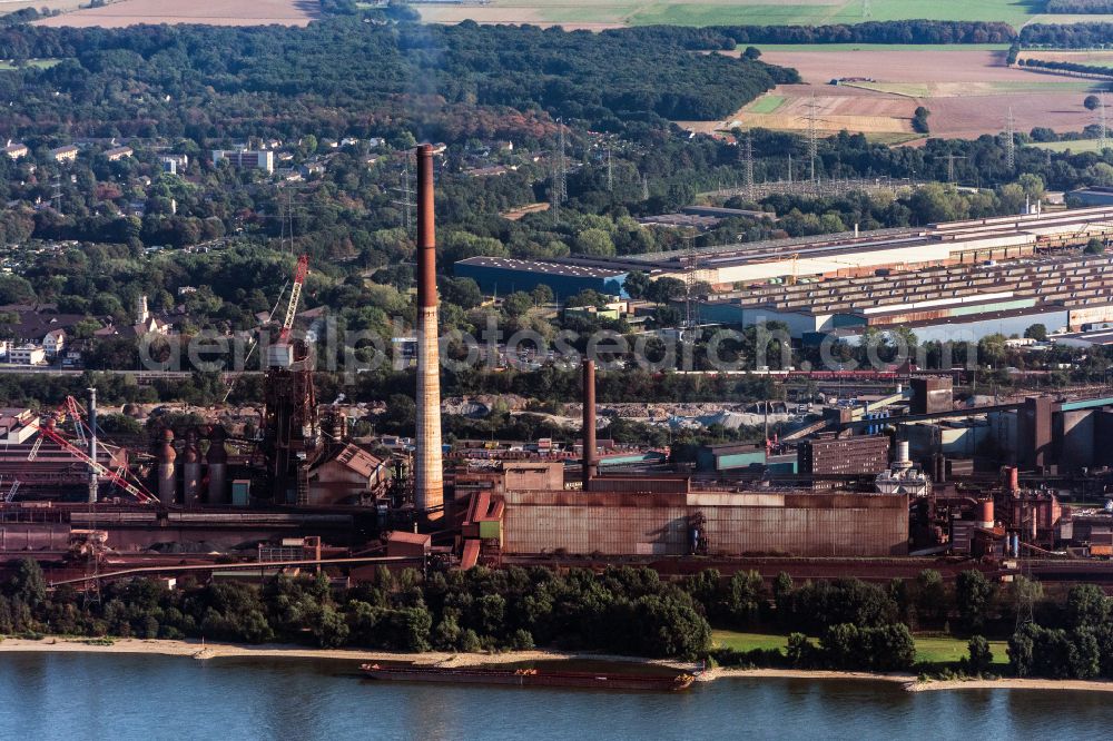 Duisburg from above - Technical equipment and production facilities of the steelworks of Huettenwerke Krupp Mannesmann GmbH on Ehinger Strasse in Duisburg at Ruhrgebiet in the state North Rhine-Westphalia, Germany
