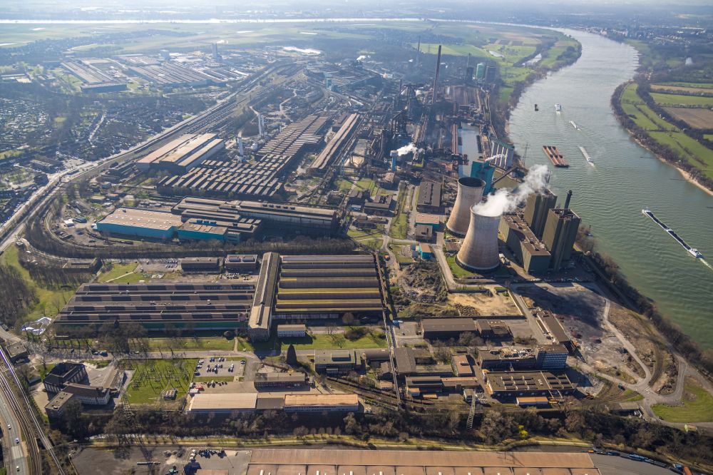 Duisburg from above - Technical equipment and production facilities of the steelworks of Huettenwerke Krupp Mannesmann GmbH on Ehinger Strasse in the district Huettenheim in Duisburg at Ruhrgebiet in the state North Rhine-Westphalia, Germany