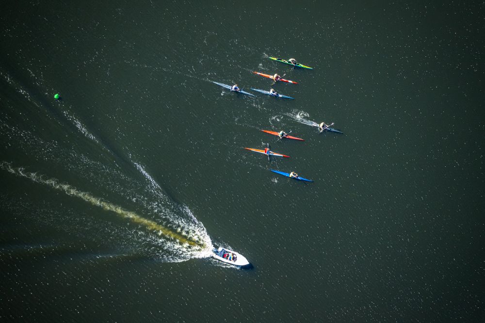 Aerial photograph Essen - Stand-up paddlers on the Baldeneysee in the district of Bredeney in Essen in the Ruhr area in the state North Rhine-Westphalia, Germany