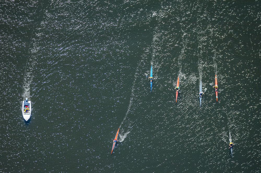 Essen from the bird's eye view: Stand-up paddlers on the Baldeneysee in the district of Bredeney in Essen in the Ruhr area in the state North Rhine-Westphalia, Germany