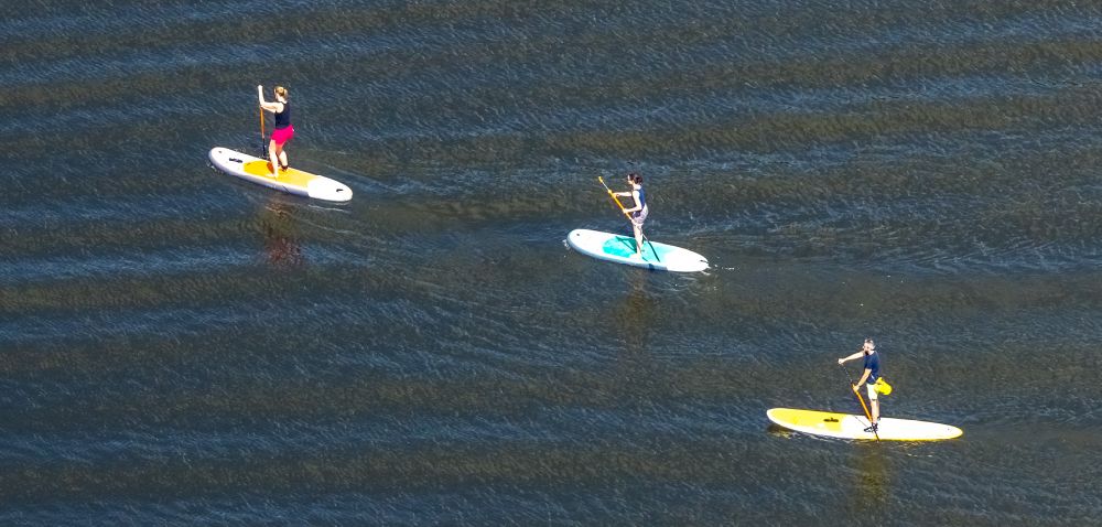 Essen from the bird's eye view: Stand-up paddlers on the Baldeneysee in the district of Bredeney in Essen in the Ruhr area in the state North Rhine-Westphalia, Germany