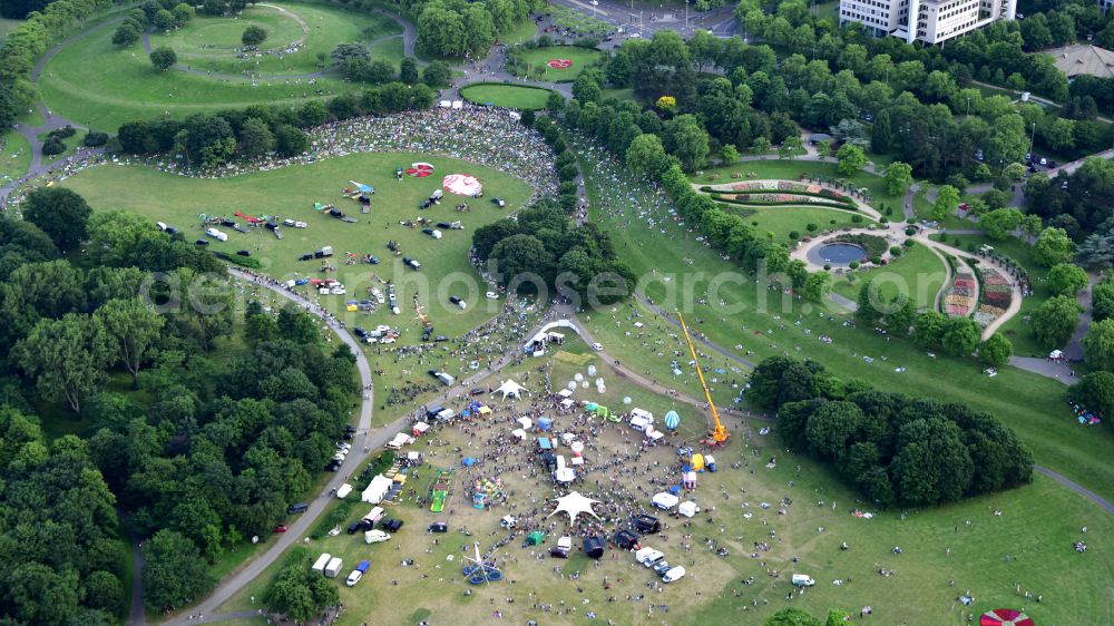 Bonn from the bird's eye view: Launch preparations for the balloon festival in Bonn in the state North Rhine-Westphalia, Germany