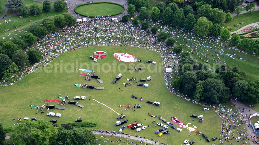 Aerial photograph Bonn - Launch preparations for the balloon festival in Bonn in the state North Rhine-Westphalia, Germany