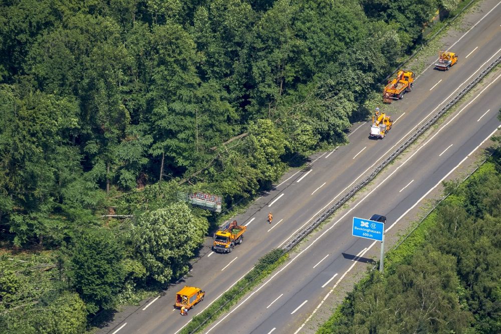 Aerial image Recklinghausen - Traffic jam on the motorway A43 towards Herne Pattern Recklinghausen due to storm damage with relief efforts by the Agency for Technical Relief THW in the state North Rhine-Westphalia