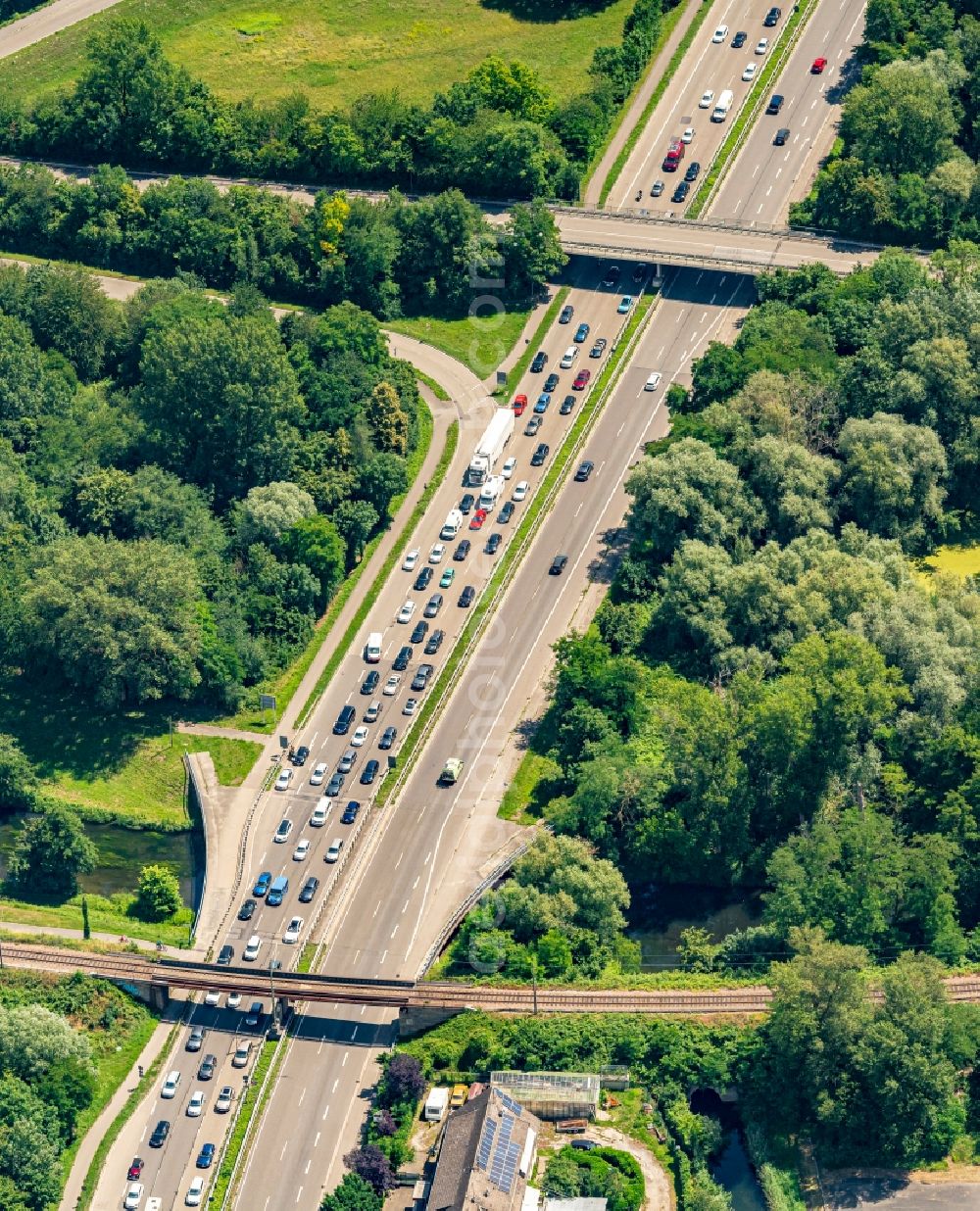 Aerial photograph Karlsruhe - Highway congestion along the route of the lanes in Karlsruhe in the state Baden-Wuerttemberg, Germany