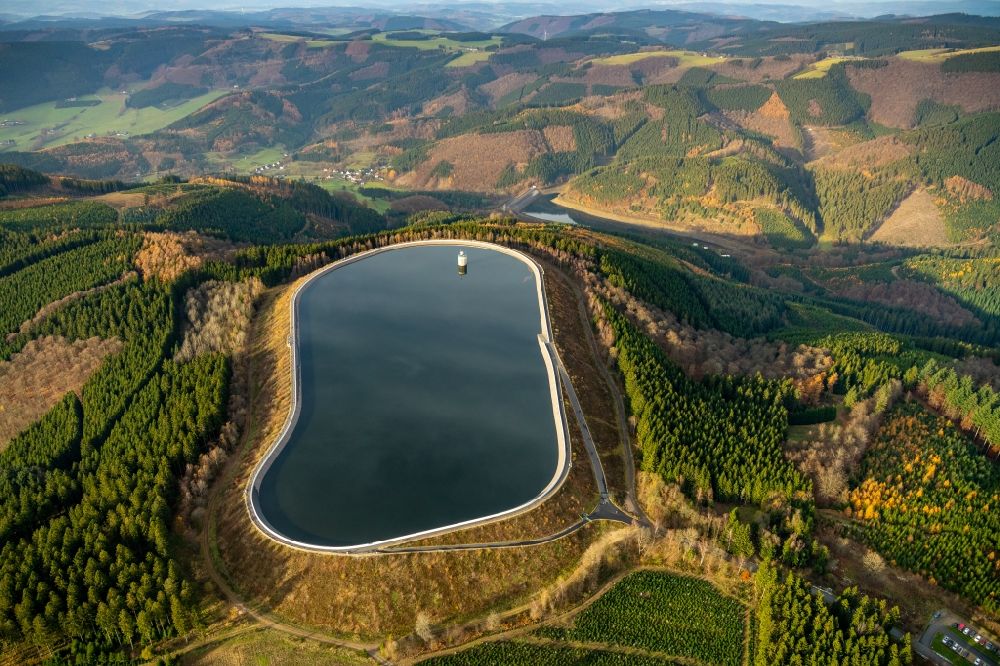 Finnentrop from above - Impoundment and shore areas at the lake of Pumpspeicherwerk Roenkhausen in Finnentrop in the state North Rhine-Westphalia, Germany