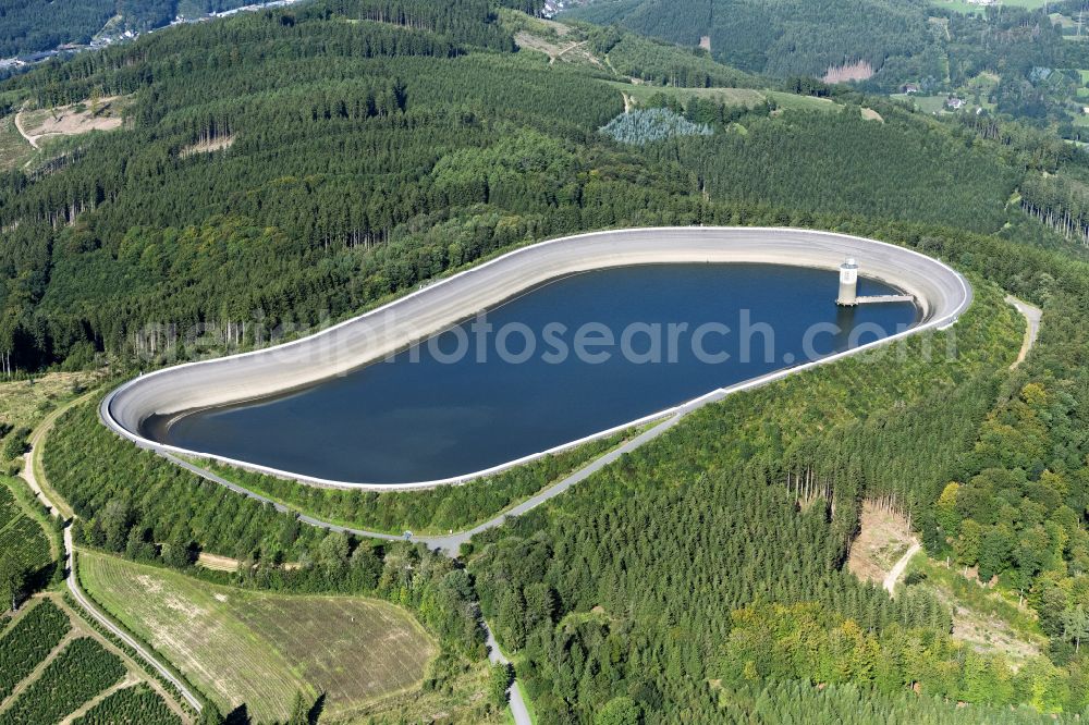 Finnentrop from the bird's eye view: Impoundment and shore areas at the lake of Pumpspeicherwerk Roenkhausen in Finnentrop in the state North Rhine-Westphalia, Germany