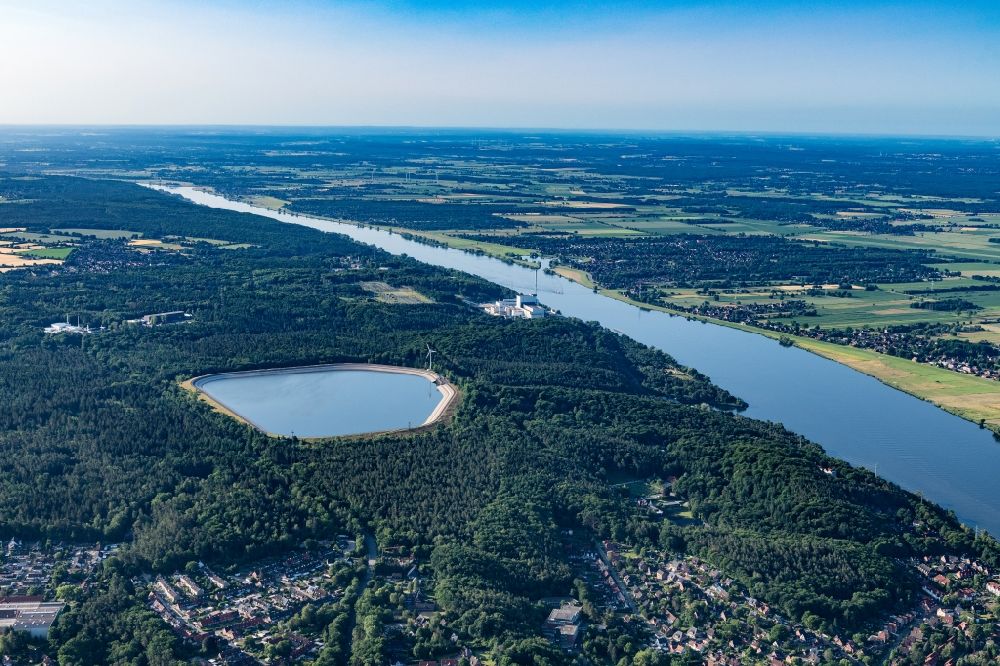 Geesthacht from above - Impoundment and shore areas at the lake in Geesthacht in the state Schleswig-Holstein, Germany