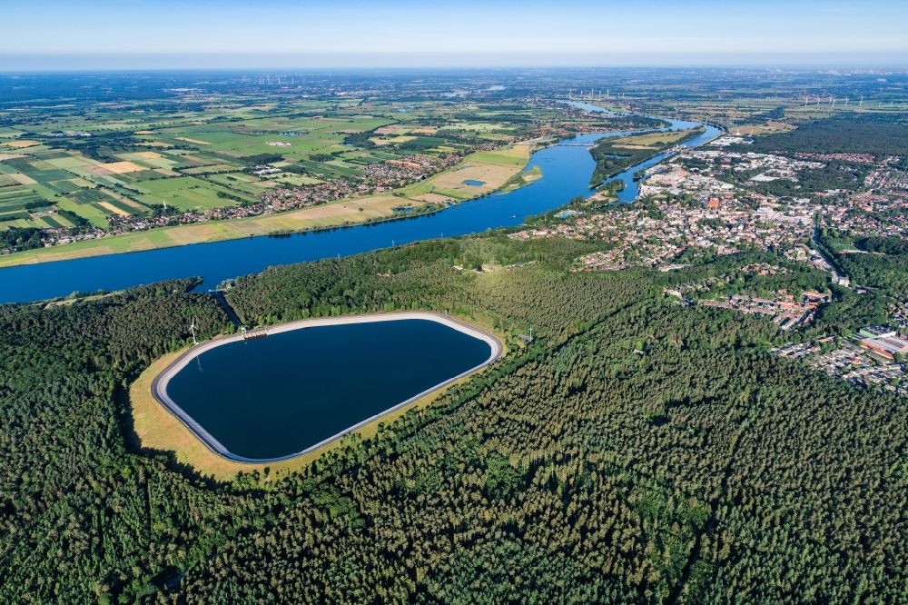 Aerial photograph Geesthacht - Impoundment and shore areas at the lake in Geesthacht in the state Schleswig-Holstein, Germany