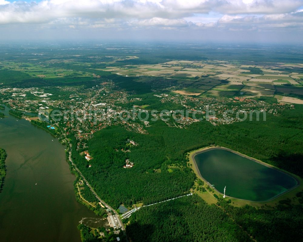 Geesthacht from the bird's eye view: Impoundment and shore areas at the lake in Geesthacht in the state Schleswig-Holstein, Germany