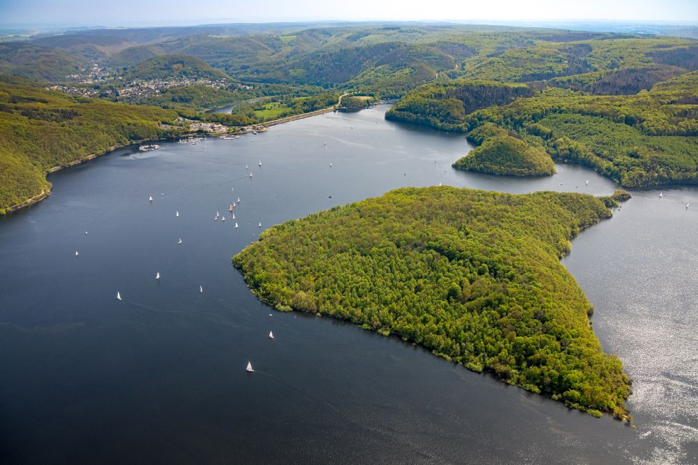 Aerial photograph Hastenrath - Impoundment and shore areas at the lake Rurtalsperre Schwammenauel in Hastenrath in the state North Rhine-Westphalia, Germany