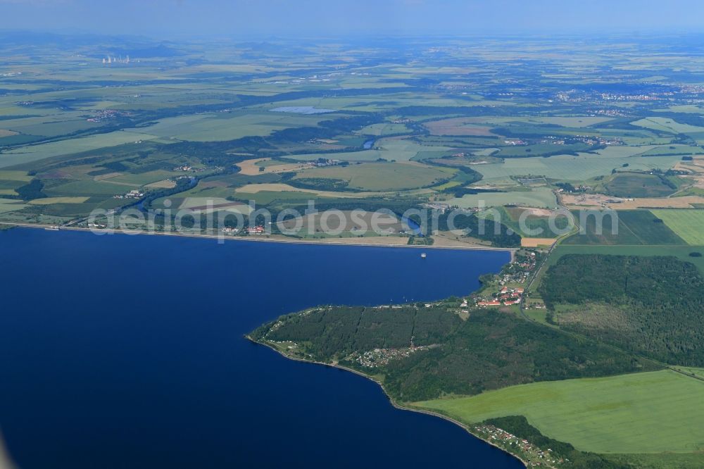 Kadan from the bird's eye view: Impoundment and shore areas at the lake Eger Nechranice in Kadan in Ustecky kraj - Aussiger Region, Czech Republic