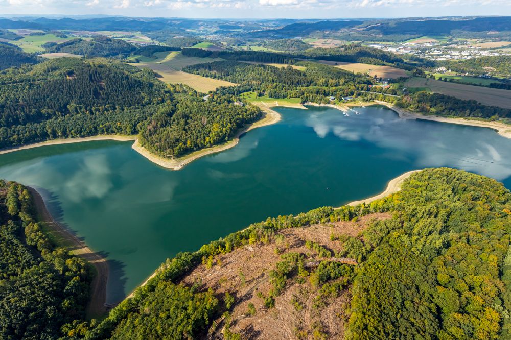 Aerial image Meschede - Impoundment and shore areas at the lake Hennesee in Meschede in the state North Rhine-Westphalia, Germany