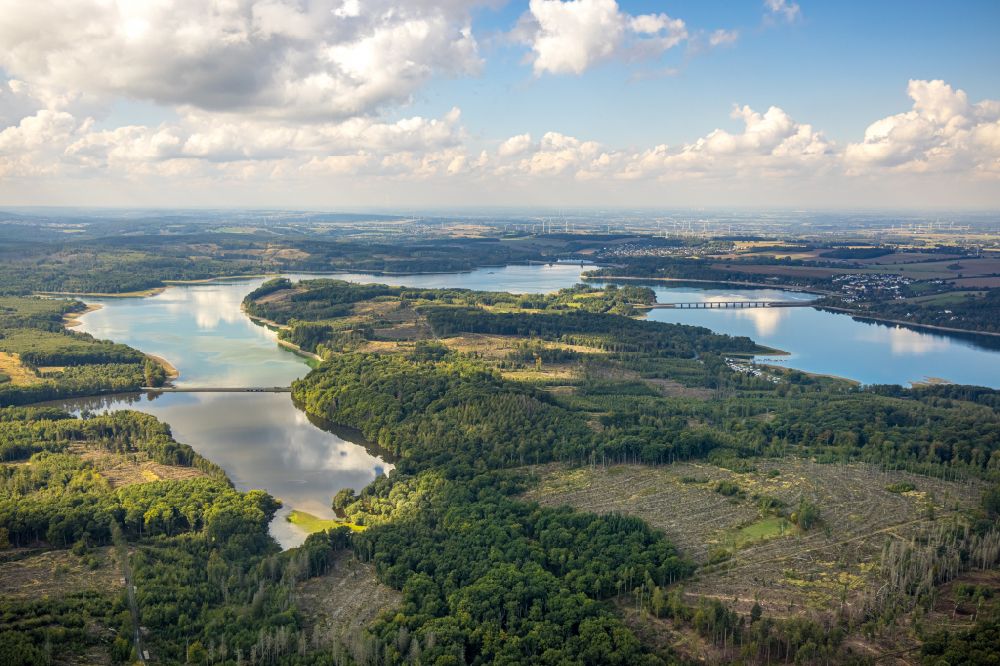 Aerial image Möhnesee - Impoundment and shore areas at the lake Heve in Moehnesee in the state North Rhine-Westphalia, Germany