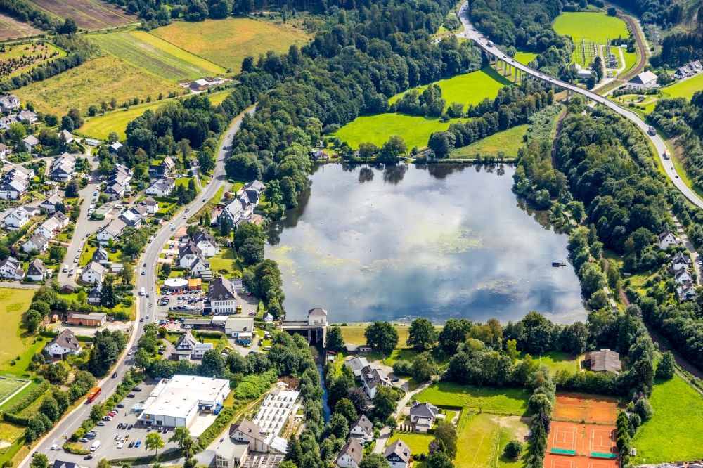Aerial photograph Olsberg - Impoundment and shore areas at the lake along the Carlsauestrasse in Olsberg in the state North Rhine-Westphalia, Germany