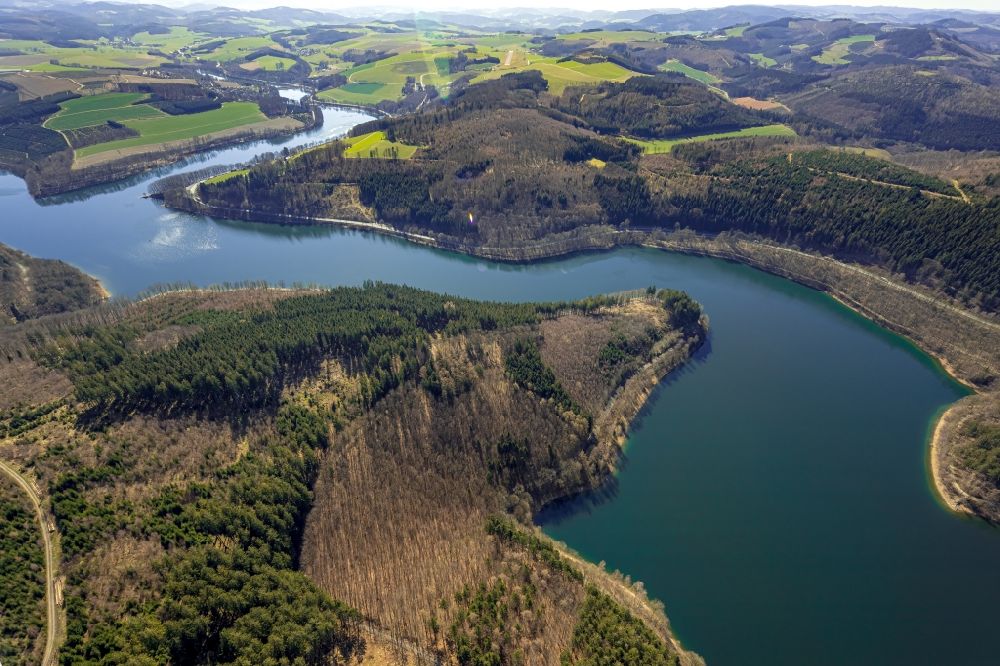 Aerial image Meschede - Shore areas and dam at the reservoir Hennesee in Meschede at Sauerland in the state North Rhine-Westphalia, Germany