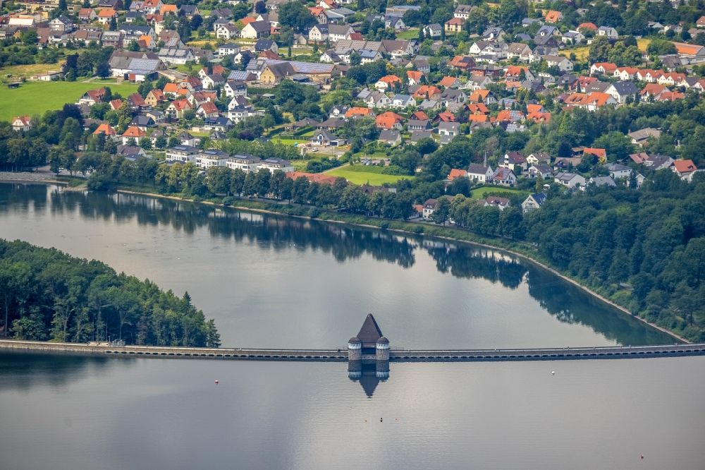Günne from above - Shore areas at the lake Moehnetalsperre in the district Guenne in Moehnesee in the state North Rhine-Westphalia, Germany