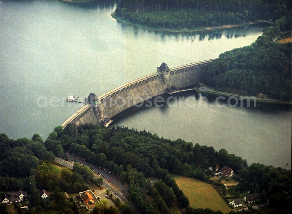 Aerial photograph Möhnesee - Shore areas at the lake Moehnetalsperre in the district Guenne in Moehnesee in the state North Rhine-Westphalia, Germany