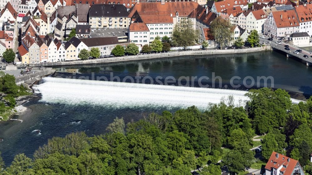 Landsberg am Lech from the bird's eye view: Weir on the banks of the flux flow Lech in Landsberg am Lech in the state Bavaria, Germany
