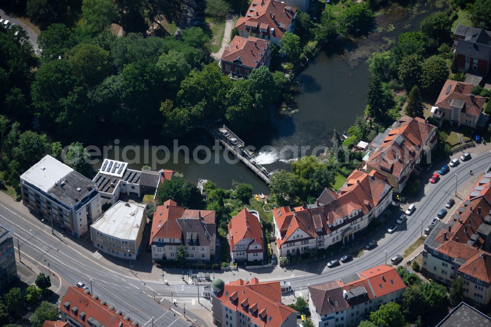 Aerial photograph Braunschweig - Weir on the banks of the flux flow Oker in Brunswick in the state Lower Saxony, Germany