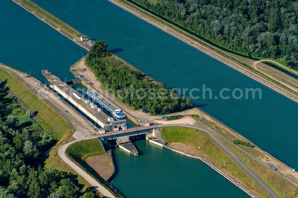 Aerial photograph Rhinau - Weir on the banks of the flux flow Rhine in Rhinau in Grand Est, France