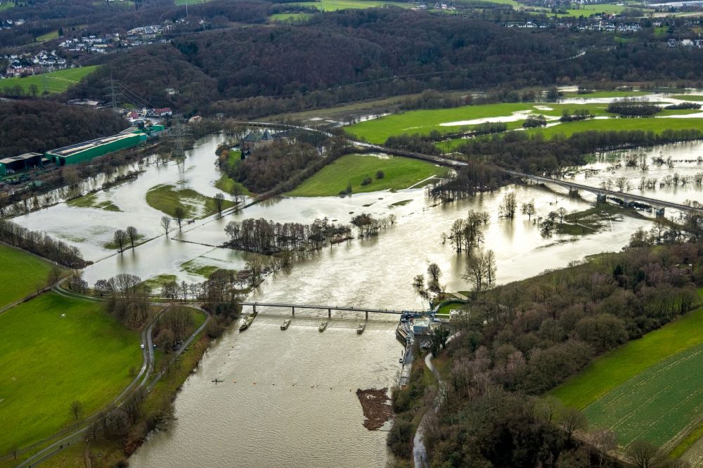 Aerial photograph Bochum - Weir on the banks of the flux flow Ruhr during the flood disaster with brown water masses in Bochum at Ruhrgebiet in the state North Rhine-Westphalia, Germany