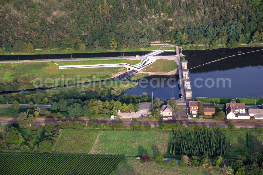 Aerial photograph Niederhausen - Weir on the banks of the flux flow of the Nahe river on street Am Stausee in Niederhausen in the state Rhineland-Palatinate, Germany