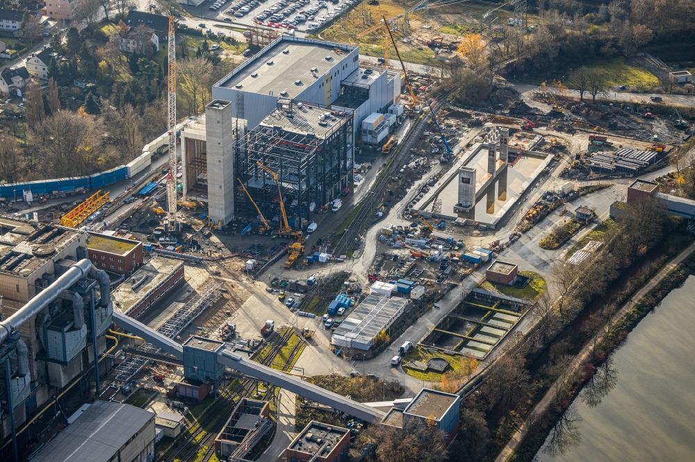 Herne from the bird's eye view: Steag CHP group power plant overlooking the construction site for the new building of the GuD-Kraftwerk by the Projektgesellschaft GuD Herne GmbH on the Rhine-Herne Canal Herne in the state of North Rhine-Westphalia