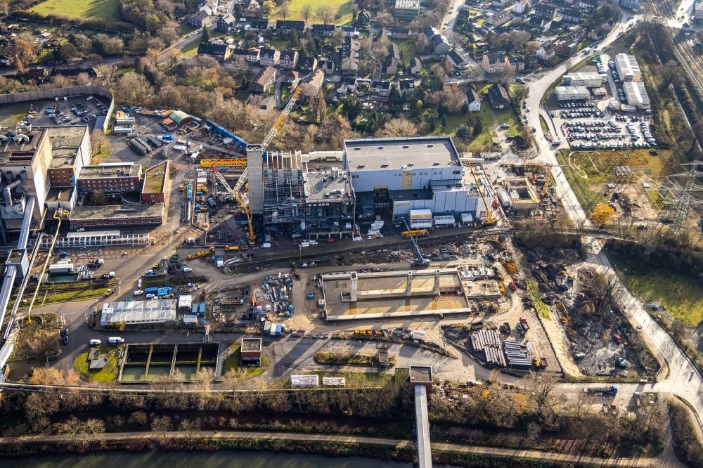 Herne from the bird's eye view: Steag CHP group power plant overlooking the construction site for the new building of the GuD-Kraftwerk by the Projektgesellschaft GuD Herne GmbH on the Rhine-Herne Canal Herne in the state of North Rhine-Westphalia