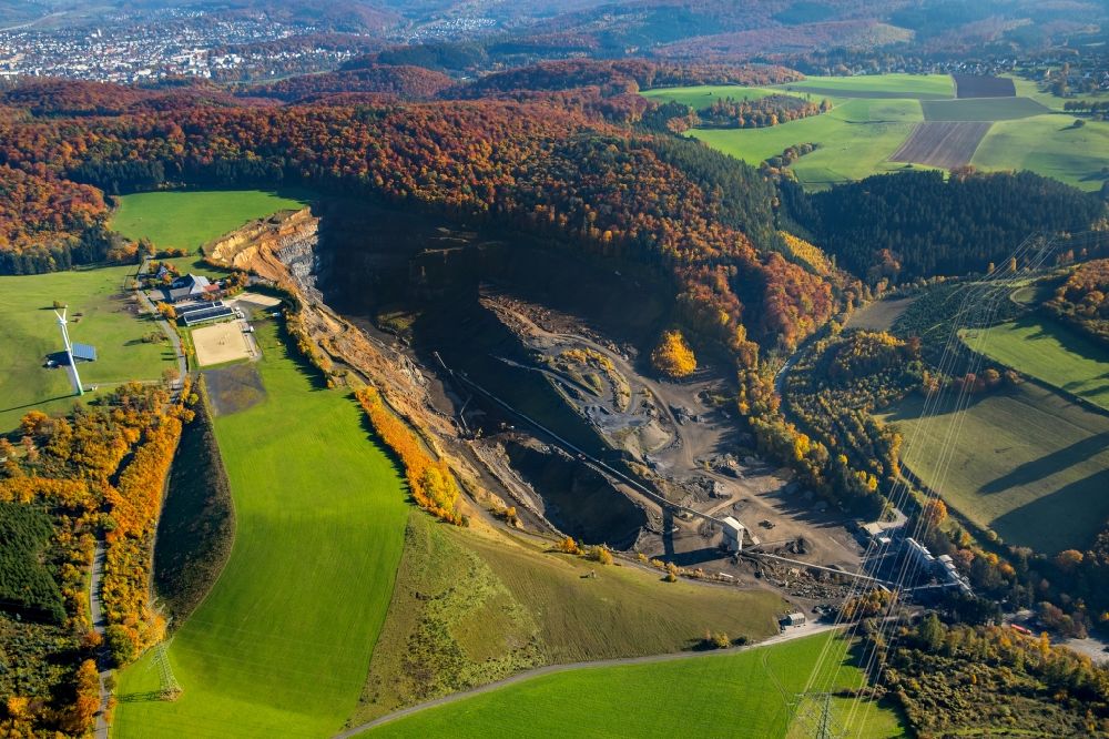 Arnsberg from the bird's eye view: Quarry for mining and horse riding estate Gut Wicheln in Arnsberg in the state of North Rhine-Westphalia