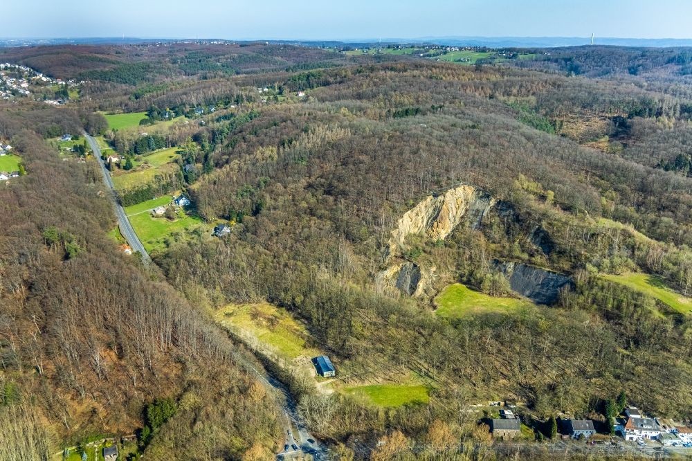Borbach from the bird's eye view: Quarry for the mining and handling of Steinbruch Rauen in Borbach at Ruhrgebiet in the state North Rhine-Westphalia, Germany