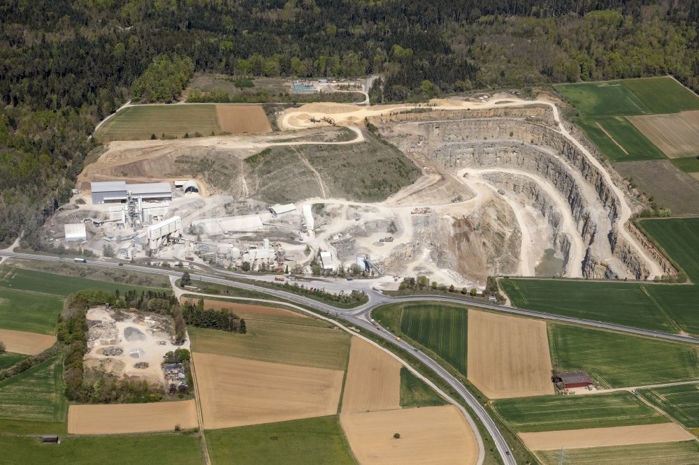 Mötzingen from above - Quarry for the mining and handling of Schotterwerk Moetzingen in the state Baden-Wurttemberg, Germany