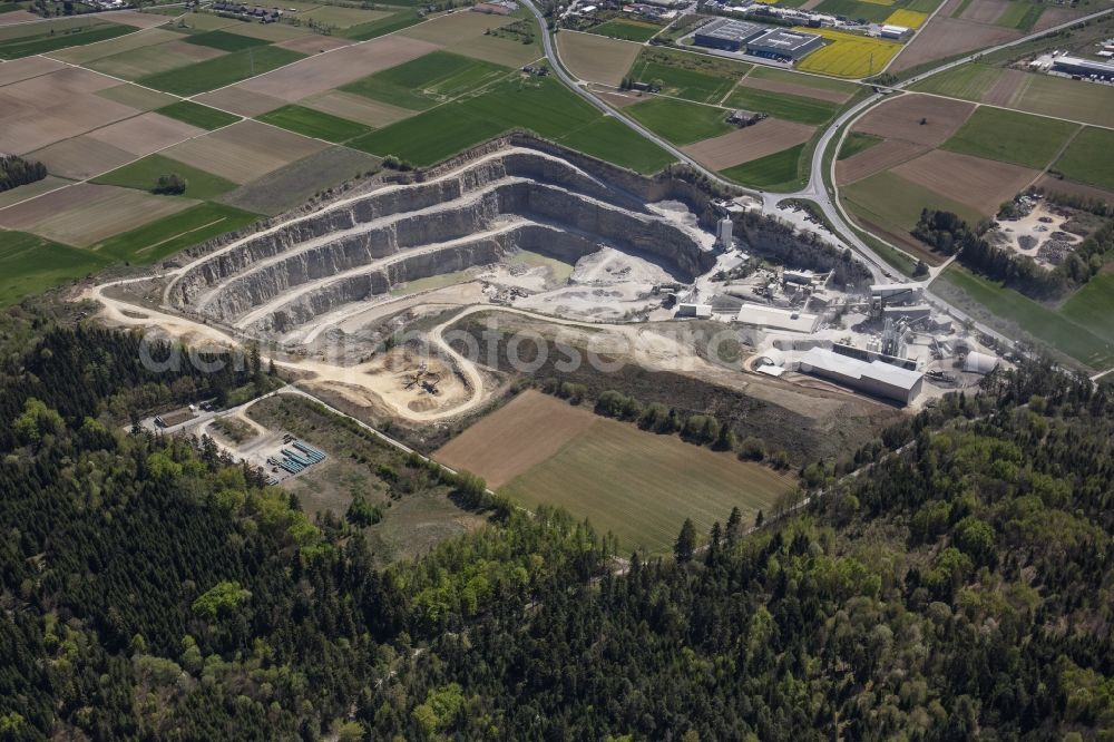 Mötzingen from the bird's eye view: Quarry for the mining and handling of Schotterwerk Moetzingen in the state Baden-Wurttemberg, Germany
