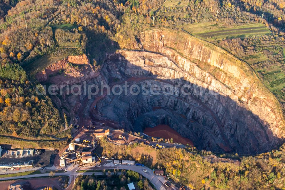 Aerial image Albersweiler - Quarry for the mining and handling of Basalt of the Basalt-Actien-Gesellschaft in Albersweiler in the state Rhineland-Palatinate