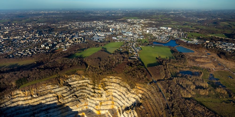 Aerial photograph Wülfrath - Quarry for the mining and handling of limestone in the district Ruetzkausen in Wuelfrath in the state North Rhine-Westphalia, Germany