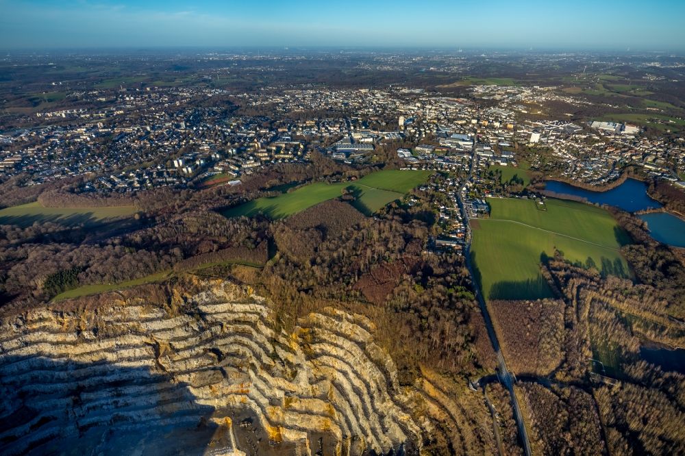 Wülfrath from above - Quarry for the mining and handling of limestone in the district Ruetzkausen in Wuelfrath in the state North Rhine-Westphalia, Germany