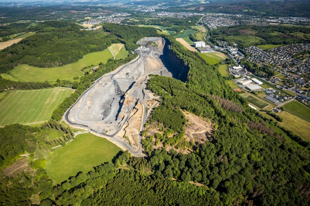 Arnsberg from the bird's eye view: Quarry for the mining and handling of limestone in the district Mueschede in Arnsberg in the state North Rhine-Westphalia, Germany
