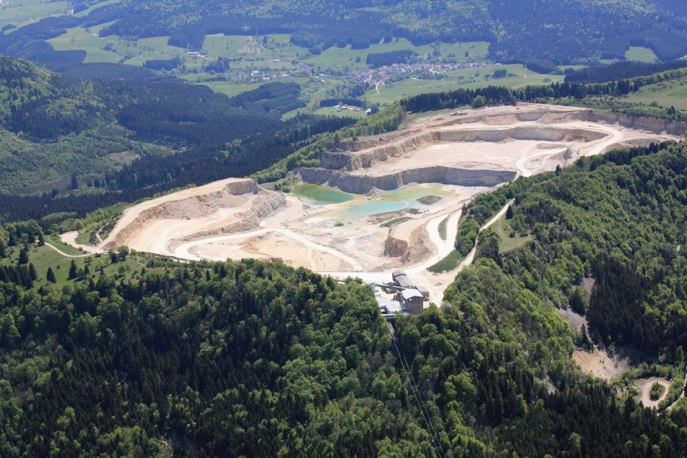 Dotternhausen from the bird's eye view: Quarry for the mining and handling of limestone on the Plettenberg in Dotternhausen in the state Baden-Wuerttemberg, Germany